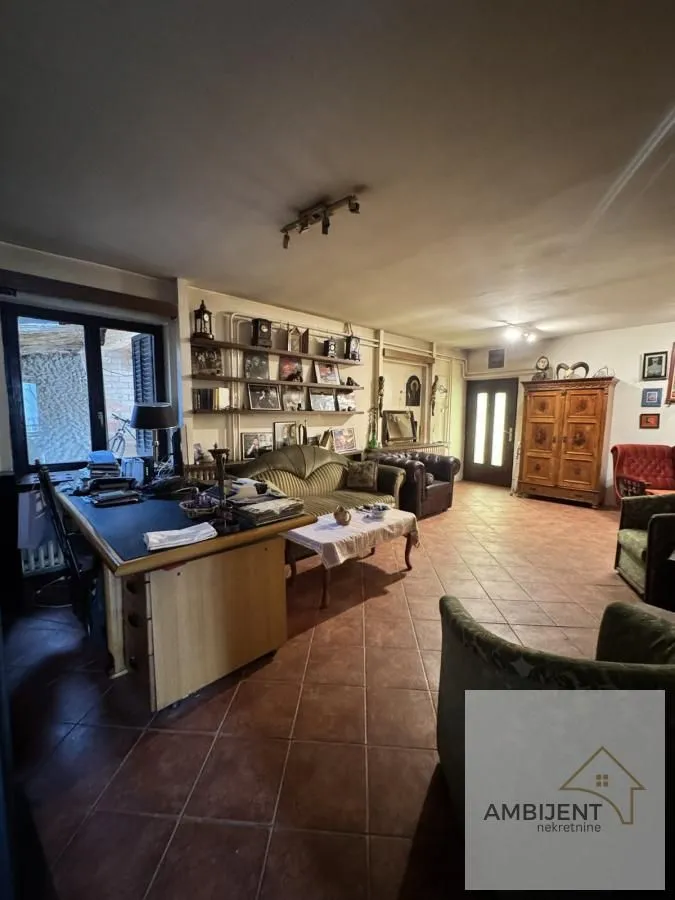 Prodaja, kuća, 203m², Novi Banovci, Stara Pazova