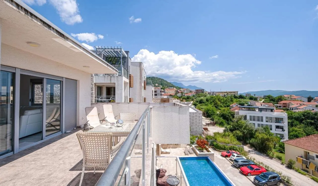 Prodaja, trosoban stan, 116m², Centar, Tivat