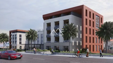 Spoljašnji izgled moderne hotelske zgrade sa uređenim dvoriijem i palmama. - image 8