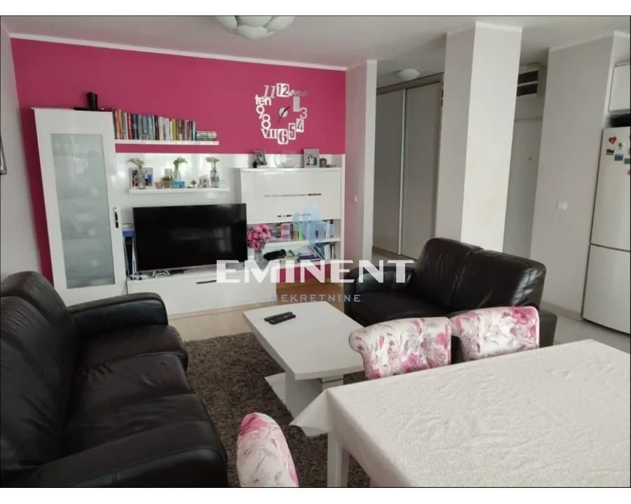 Izdavanje, trosoban stan, 69m², Novi Beograd Sve Podlokacije, Beograd