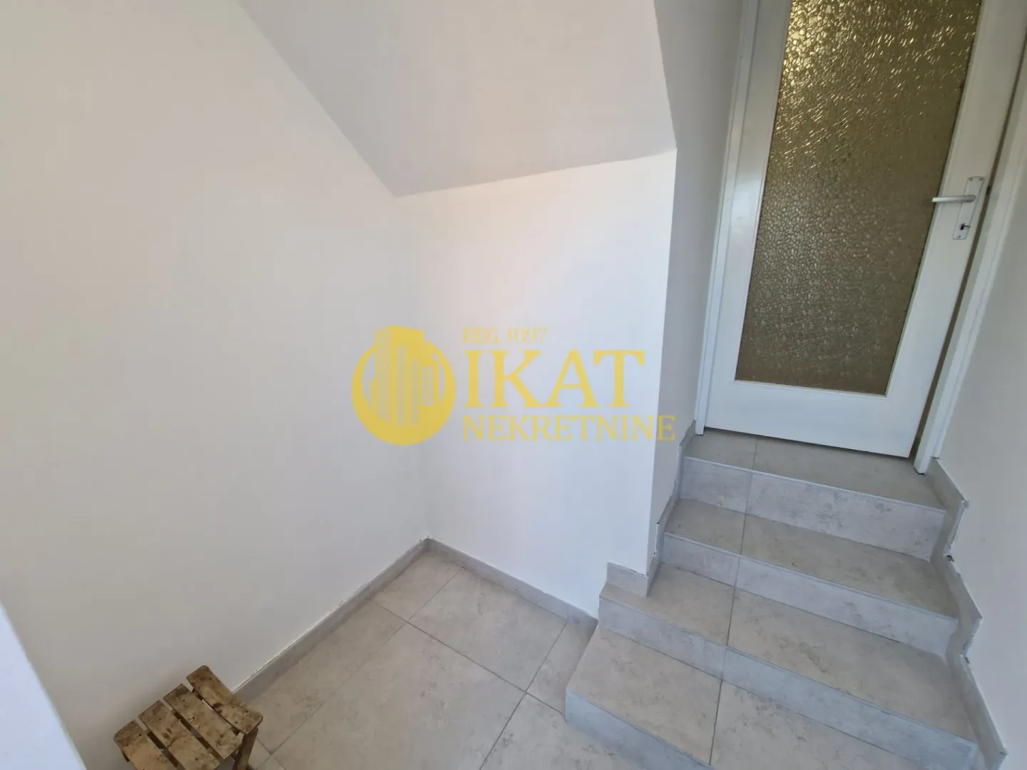 Rent, office space, 85m², Čukarica, Beograd