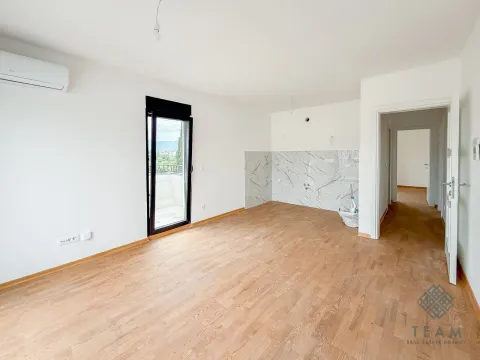 Rent, two bedroom apartment, 57m², Kod Big Fashion-a, Podgorica - image 4