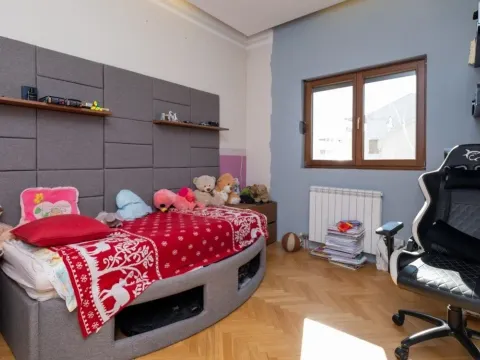 Rent, three bedroom apartment, 122m², Gorica C, Podgorica - image 12