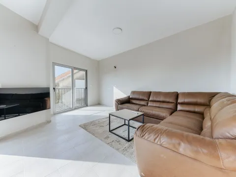 Izdavanje, kuća, 250m², Utjeha, Bar - image 3