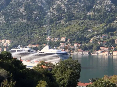 Prodaja, stan, 46m², Kotor, Crna Gora - image 2
