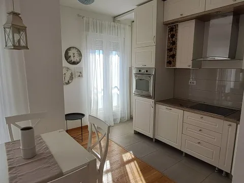 Izdavanje, jednosoban stan, 50m², City Kvart, Podgorica - image 11