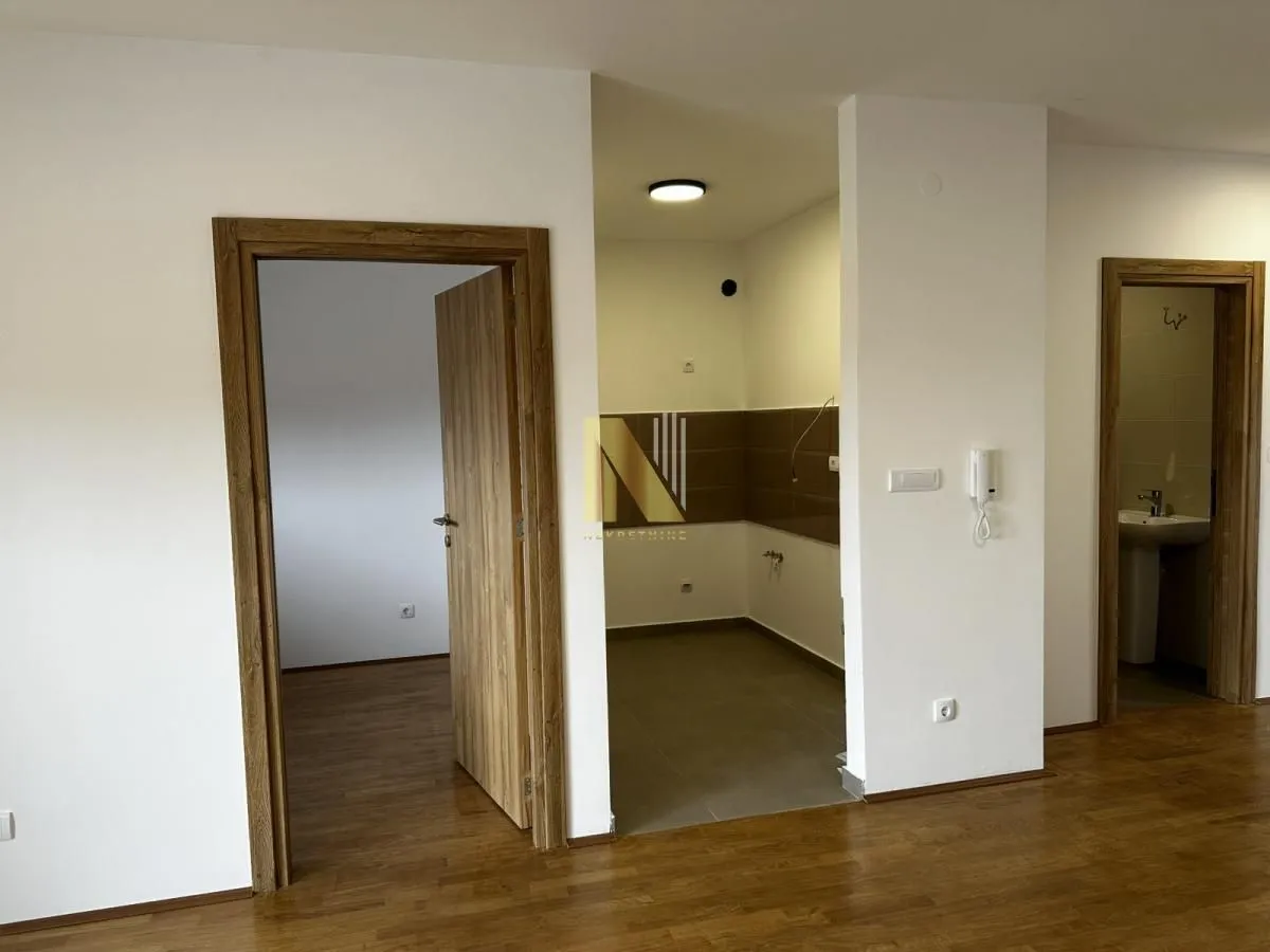 Prodaja, četvorosoban stan, 80m², Mišeluk, Petrovaradin