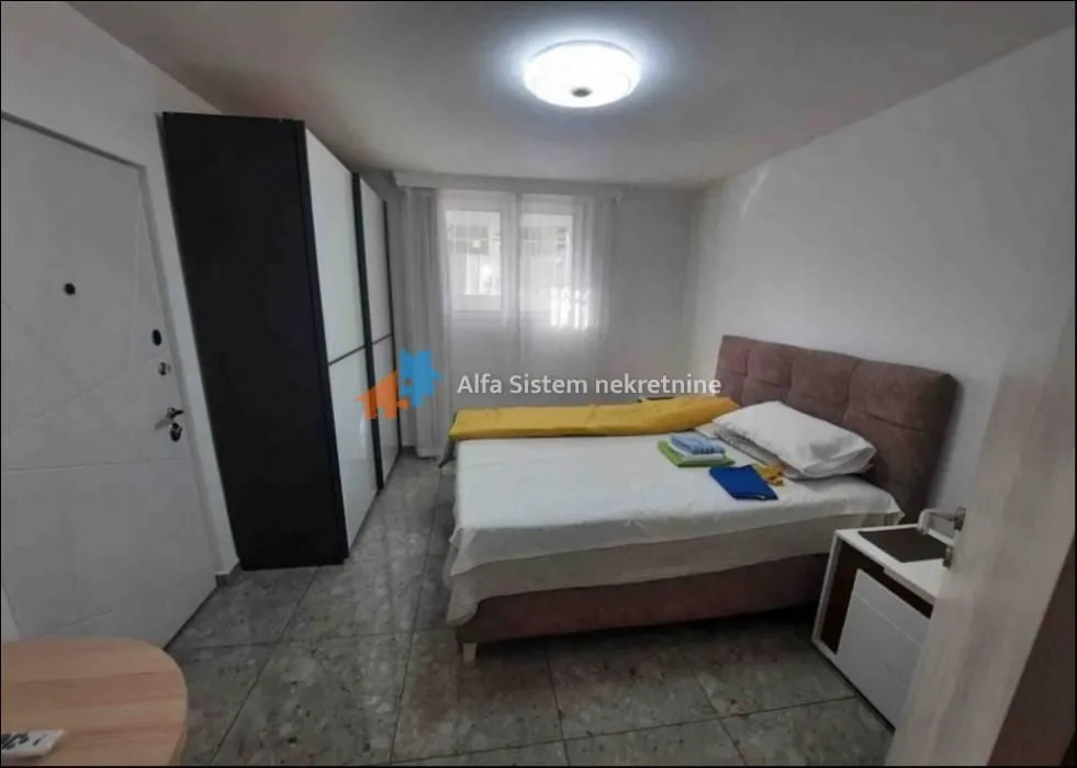 Izdavanje, trosoban stan, 70m², Kosančićev Venac, Beograd
