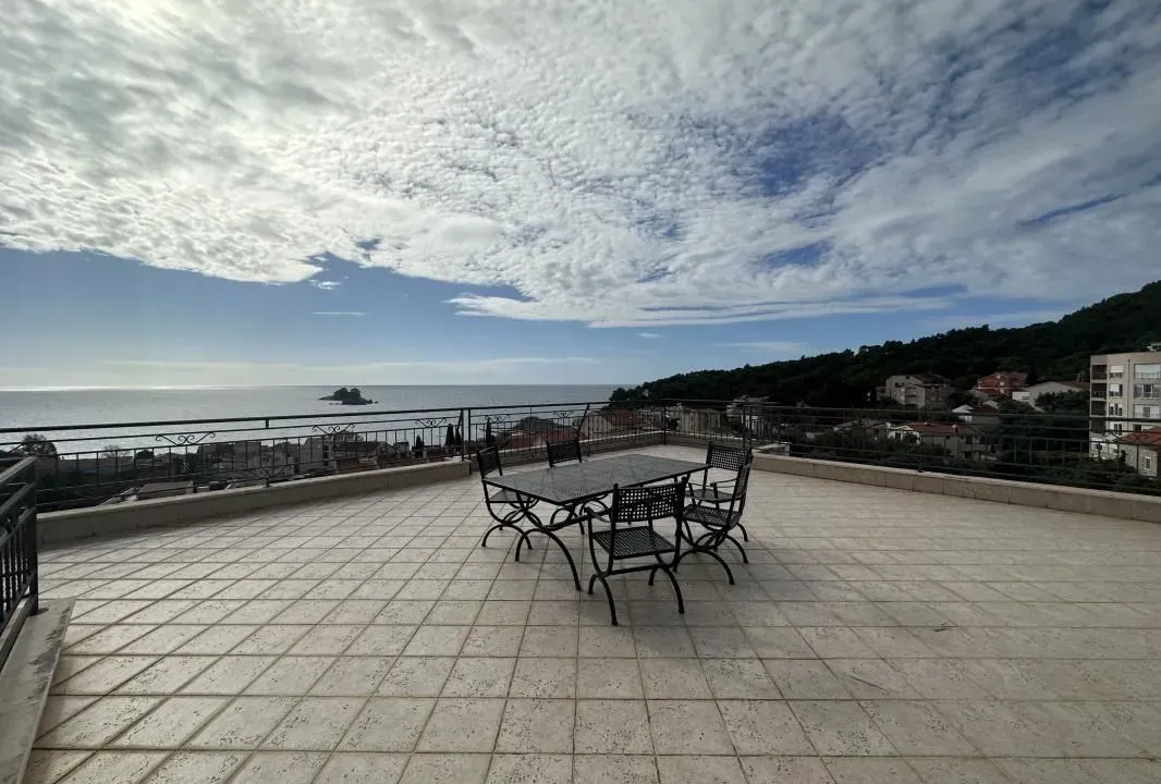 Sale, three bedroom apartment, 366m², Petrovac, Budva