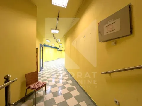 Rent, office space, 450m², Centar, Podgorica - image 11