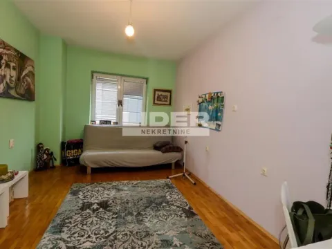 Izdavanje, kuća, 500m², Veliki Mokri Lug, Zvezdara Sve Podlokacije - image 12