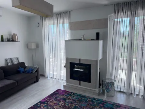 Izdavanje, kuća, 103m2, Donja Lastva, Tivat Izdavanje, kuća, 103m2, Donja Lastva, Tivat