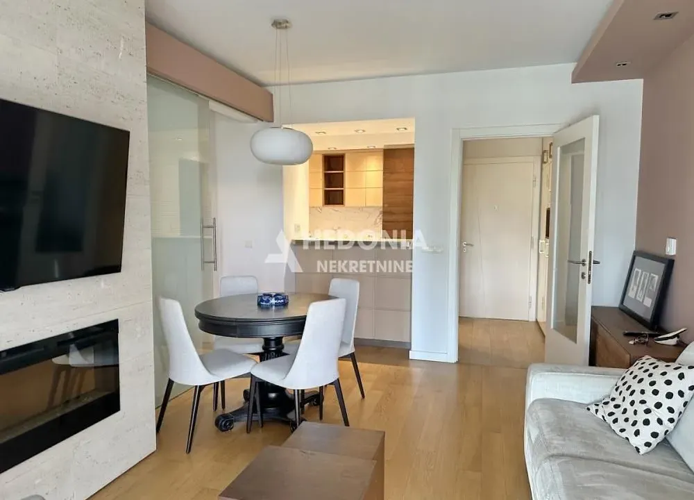 Izdavanje, dvosoban stan, 51m², Novi Beograd Blok 65, Novi Beograd Sve Podlokacije