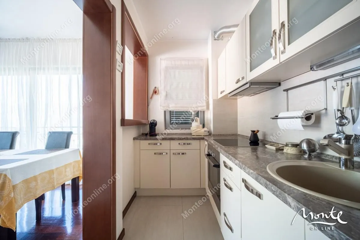 Prodaja, dvosoban stan, 81m², Dobrota, Kotor