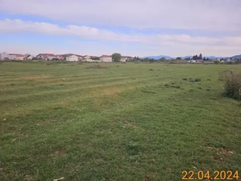 Prodaja, plac, 839m², Sadine, Podgorica - image 1