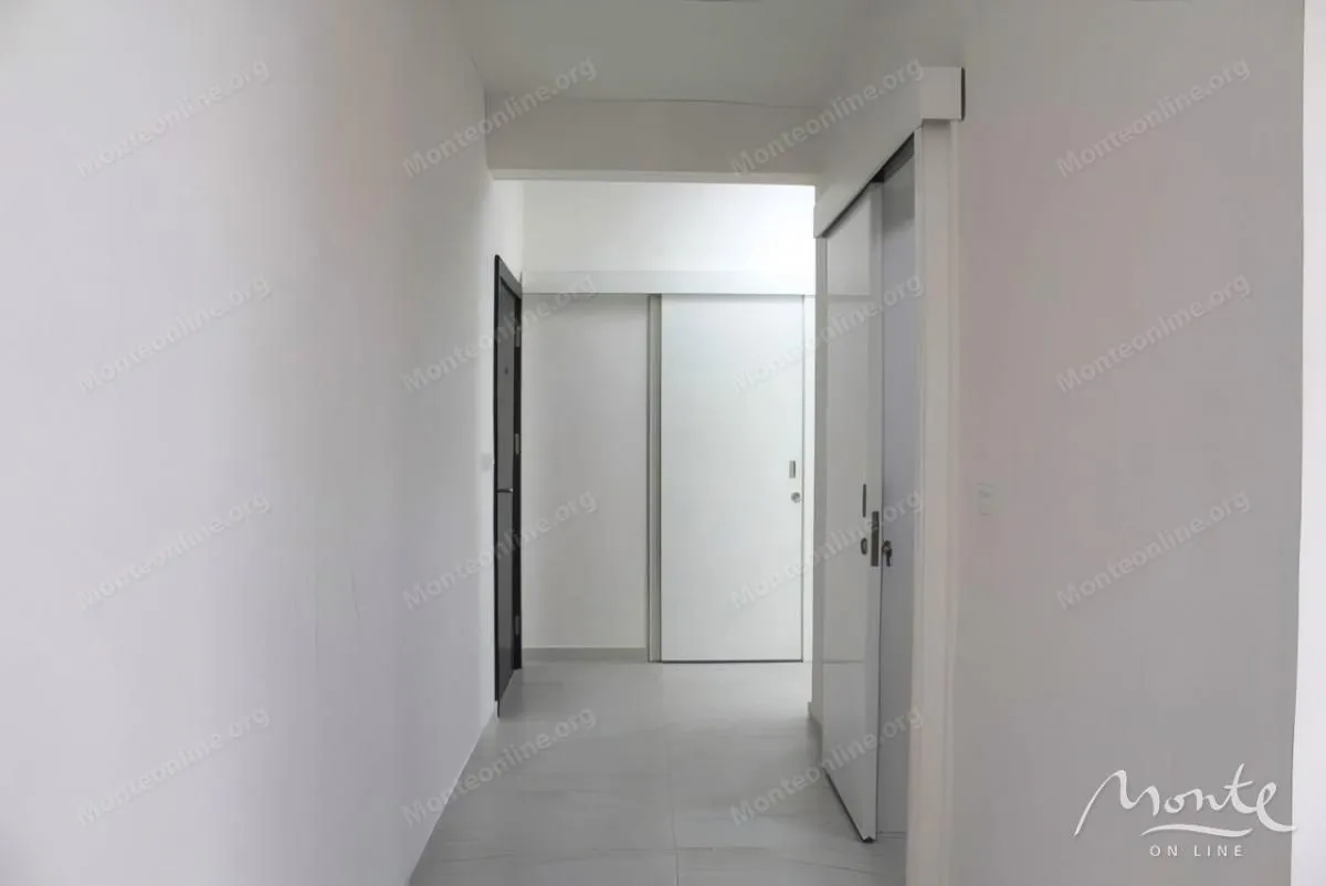 Prodaja, trosoban stan, 241m², Dobre Vode, Bar