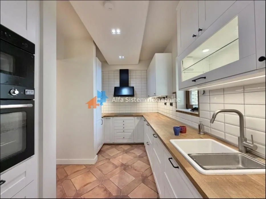 Rent, house, 300m², Čukarica, Beograd