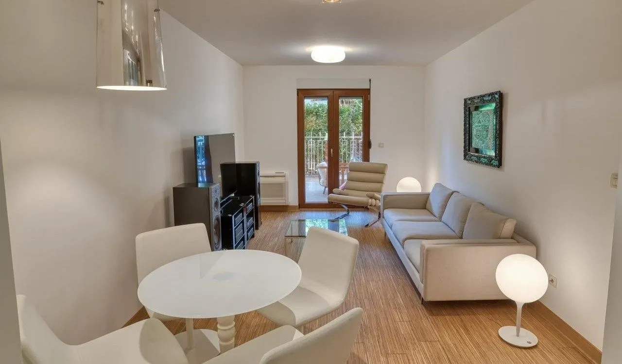 Prodaja, dvosoban stan, 90m², Gorica C, Podgorica