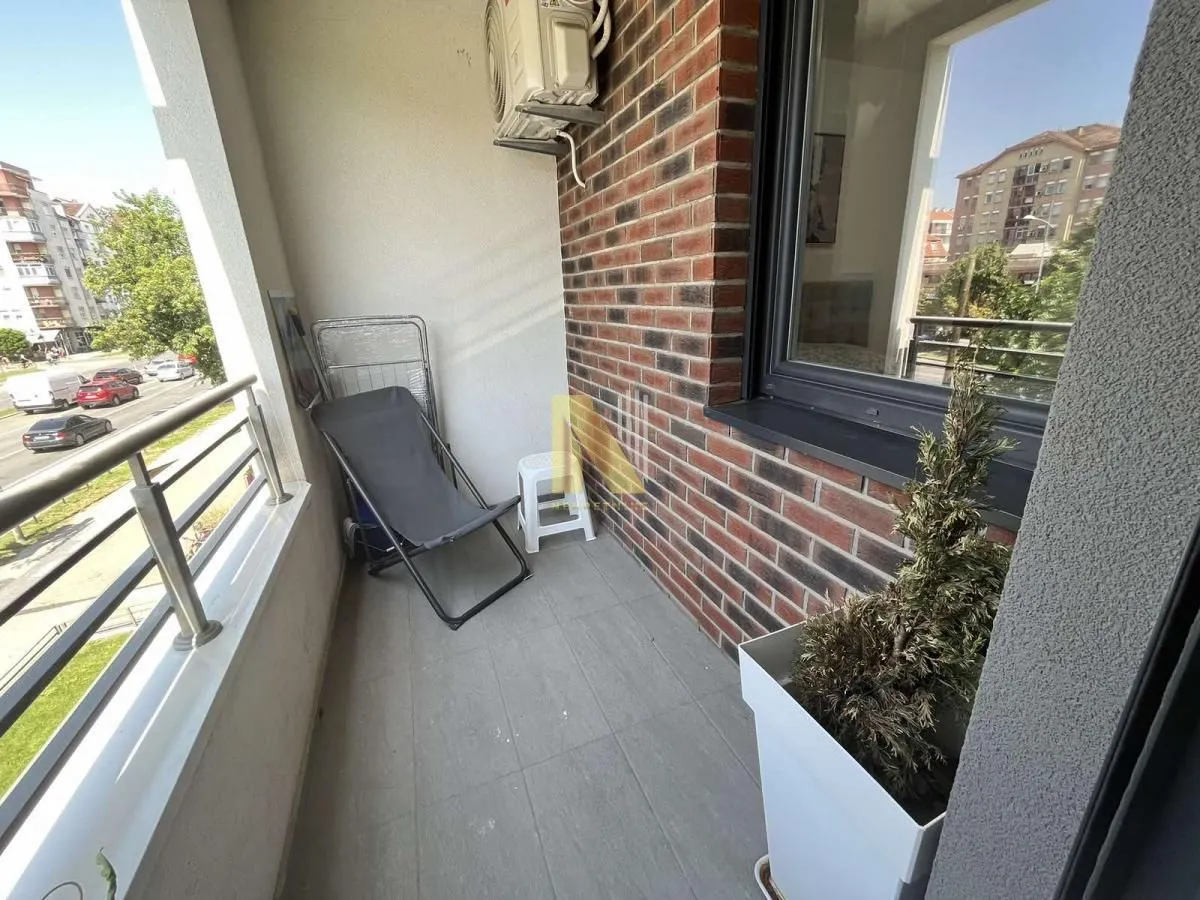Izdavanje, dvosoban stan, 43m², Sajmište, Novi Sad