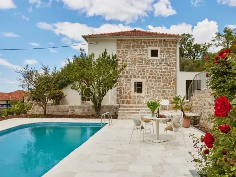 Rent, house, 150m², Kotor, Crna Gora - image 2