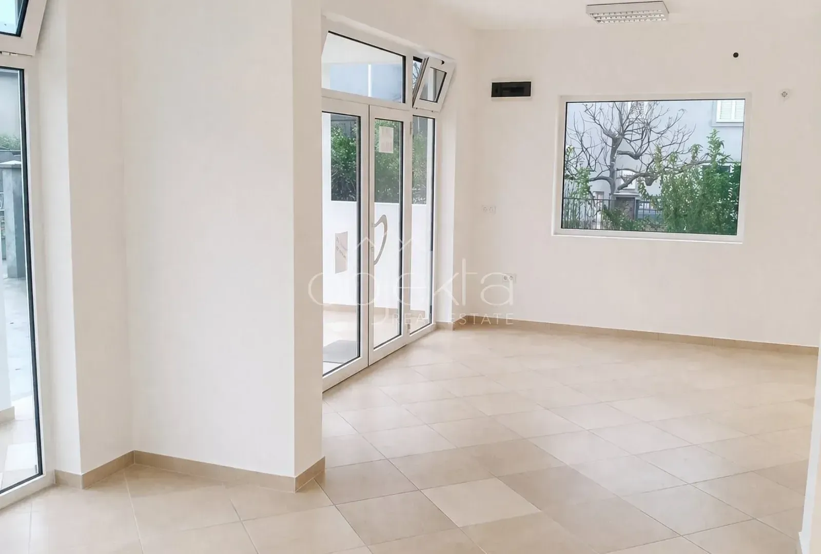 Rent, office space, 130m², Tivat, Crna Gora