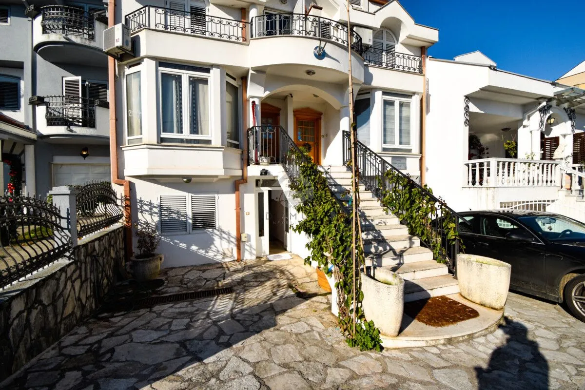 Izdavanje, jednosoban stan, 65m², Gorica C, Podgorica