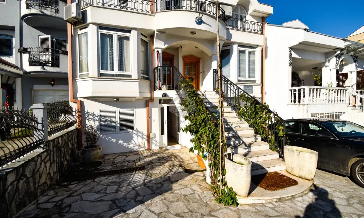 Izdavanje, jednosoban stan, 65m², Gorica C, Podgorica