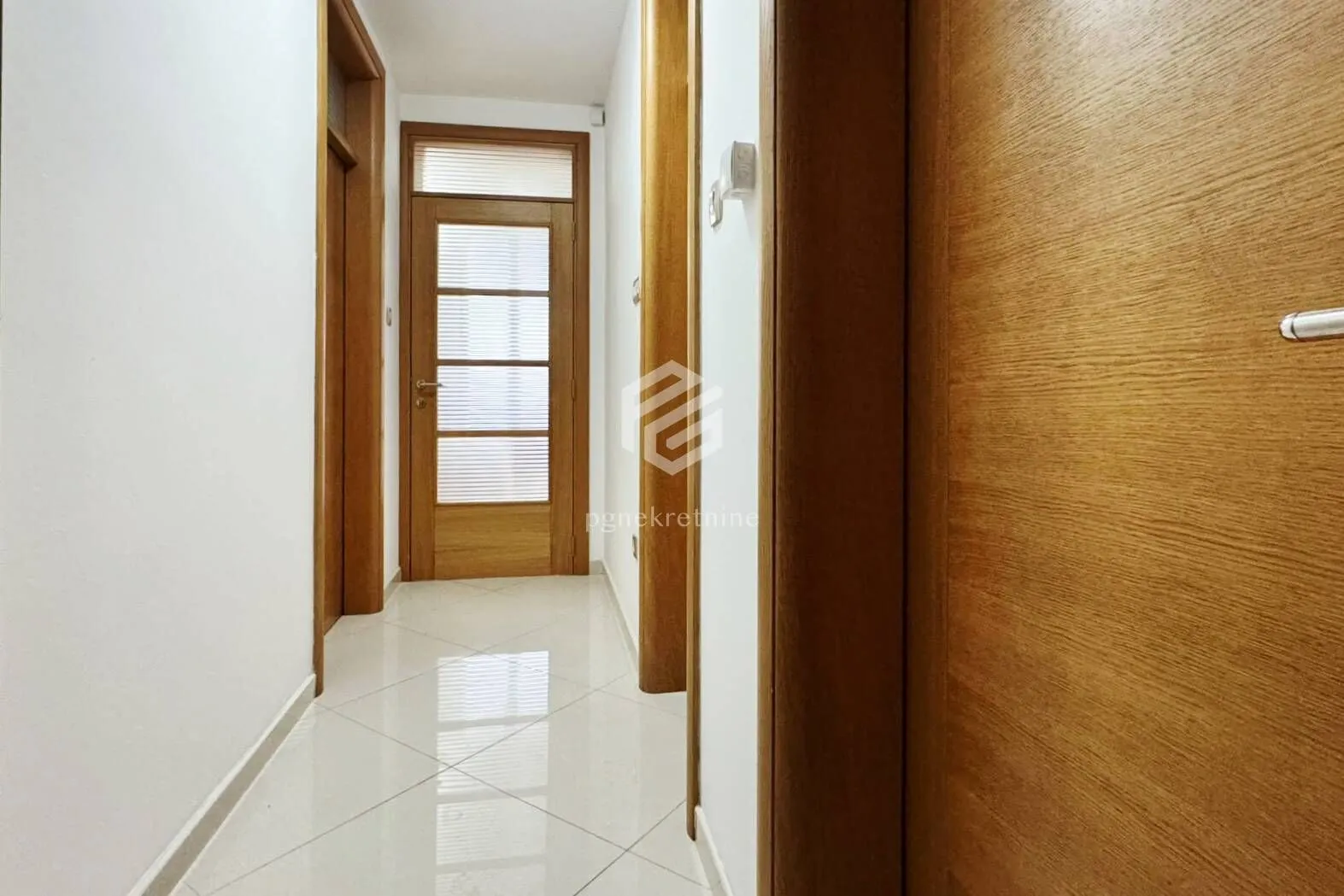 Izdavanje, dvosoban stan, 56m², Dalmatinska ulica, Podgorica
