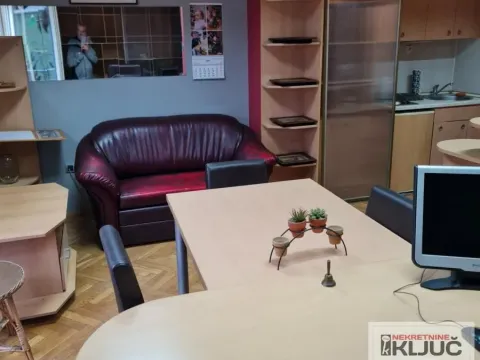 Rent, studio apartment, 45m², Bulevar Oslobodjenja, Novi Sad Sve Podlokacije
