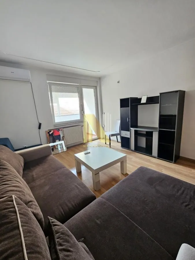 Izdavanje, garsonjera, 31m², Centar, Novi Sad