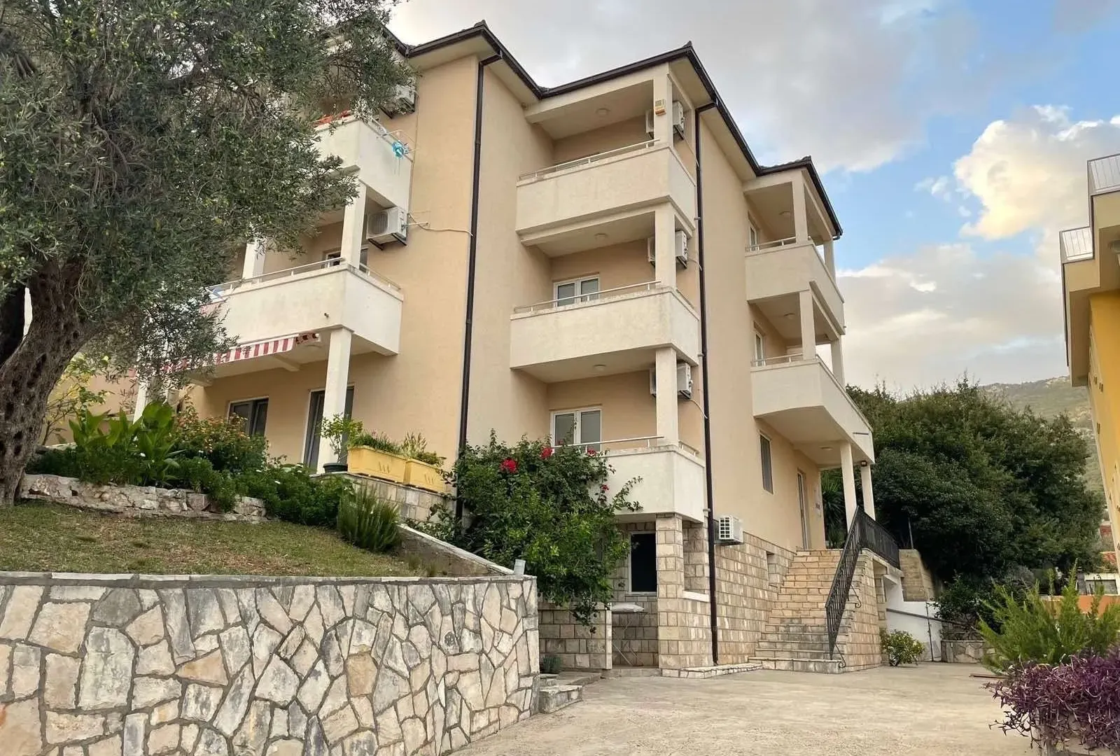 Prodaja, ugostiteljski objekat, 621m², Buljarica, Budva