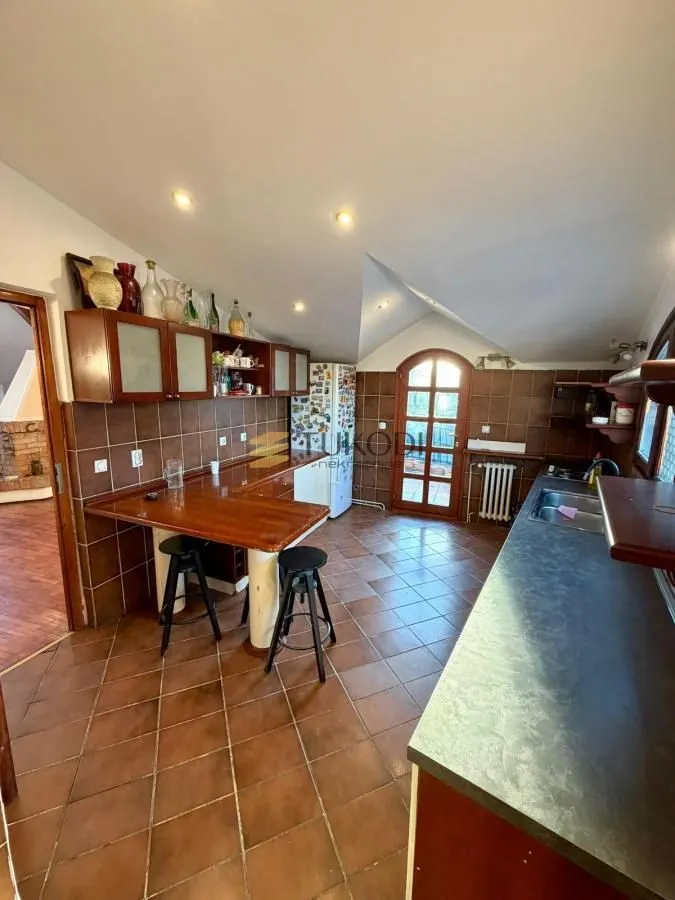 Rent, apartment, 210m², Stari Grad, Beograd