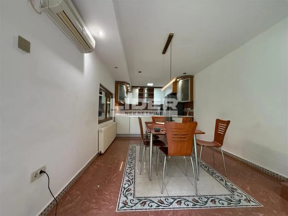 Izdavanje, kuća, 150m², Savski Venac, Beograd