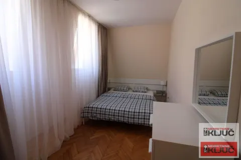 Izdavanje, trosoban stan, 75m², Centar, Novi Sad - image 8