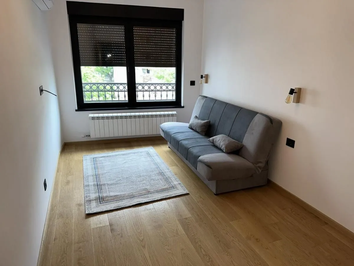 Izdavanje, četvorosoban stan, 102m², Crveni Krst, Beograd