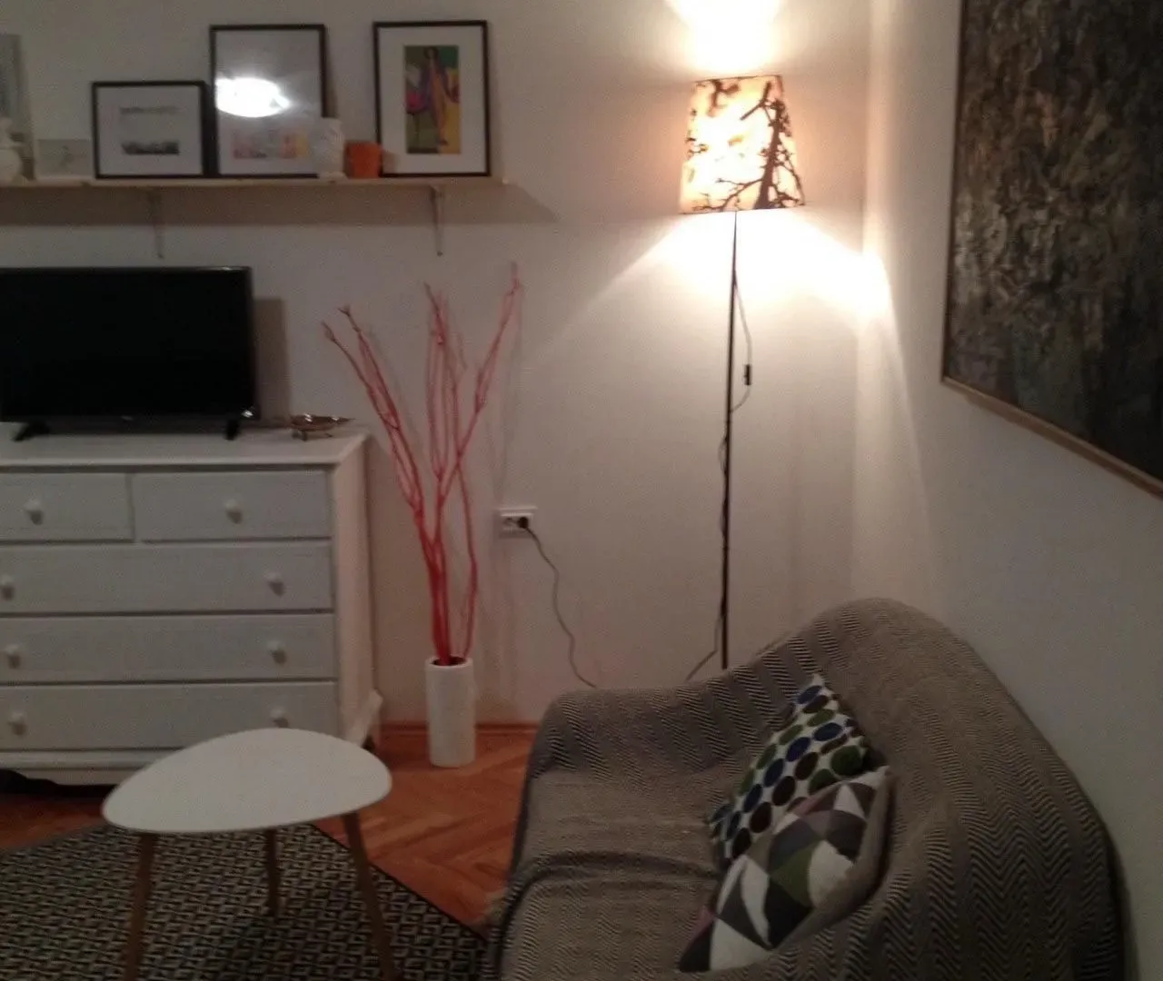 Izdavanje, dvosoban stan, 76m², Centar, Podgorica