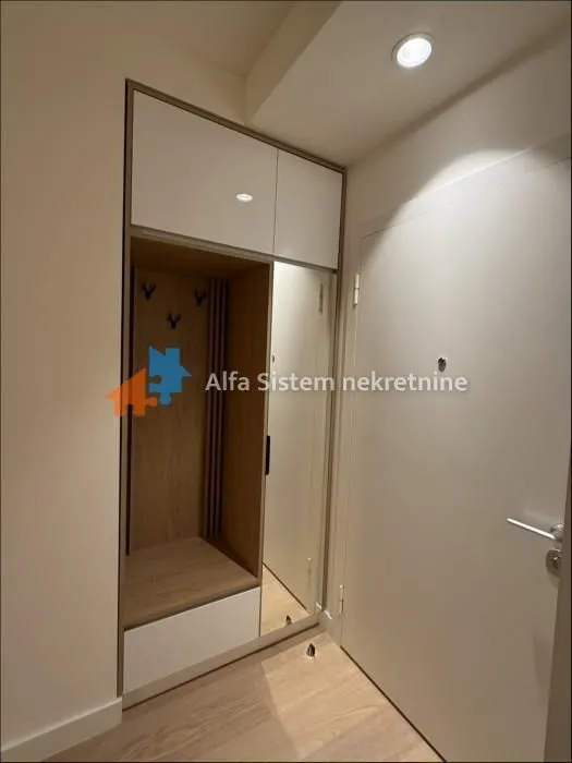 Izdavanje, trosoban stan, 71m², Savski Venac, Beograd