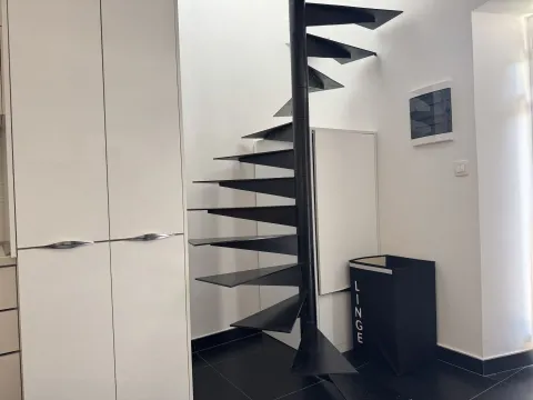 Izdavanje, jednosoban stan, 40m², Stari Grad, Budva - image 2