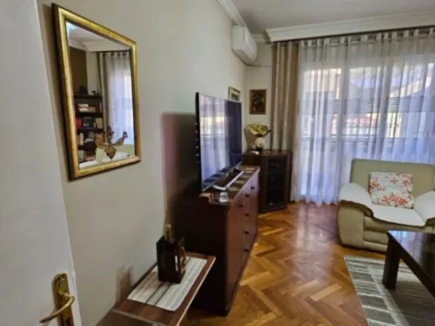 Izdavanje, dvosoban stan, 70m², Centar, Podgorica - image 6