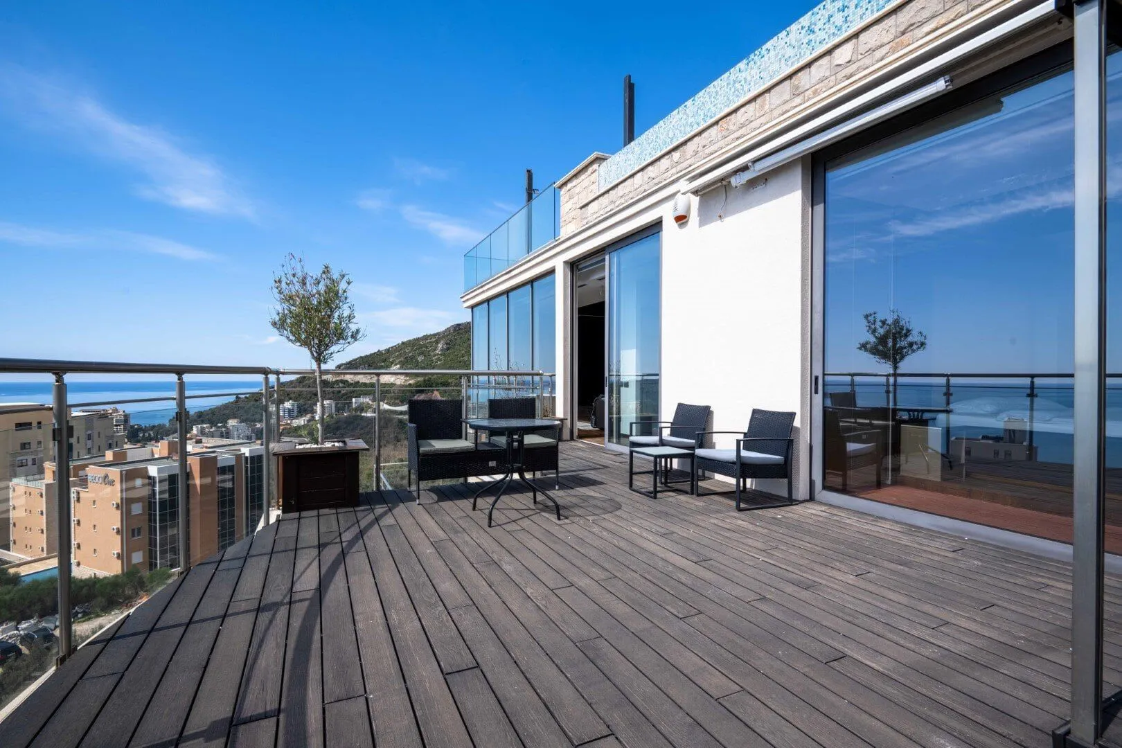 Sale, two bedroom apartment, 168m², Bečići, Budva