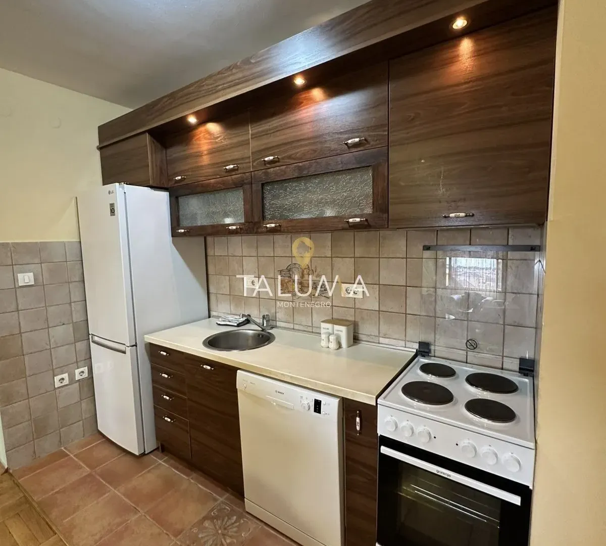 Prodaja, jednosoban stan, 50m², Stari Aerodrom, Podgorica