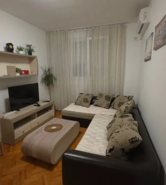 Izdavanje, jednosoban stan, 40m², Baston, Podgorica