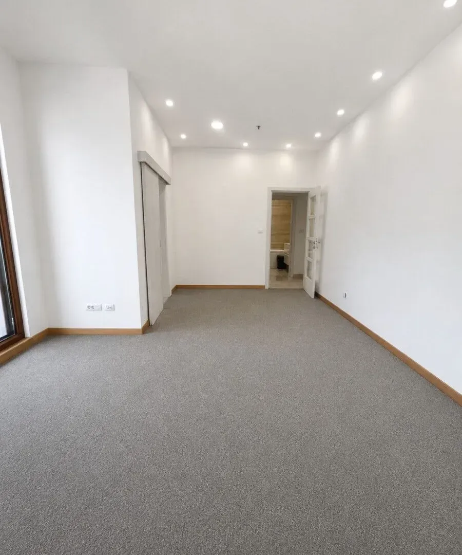 Rent, office space, 81m², Kod Capital Plaze, Podgorica