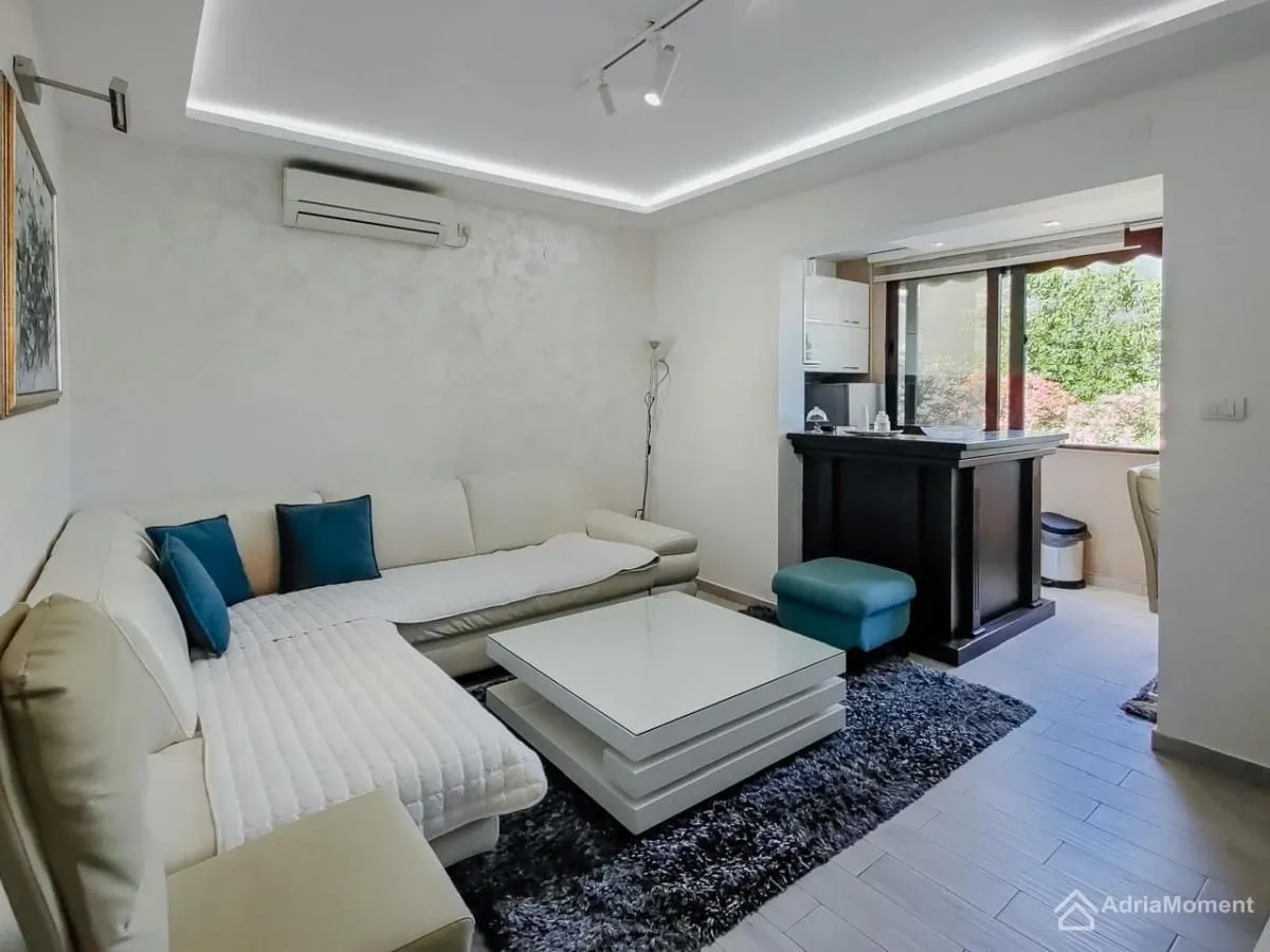 Prodaja, jednosoban stan, 47m², Dobrota, Kotor