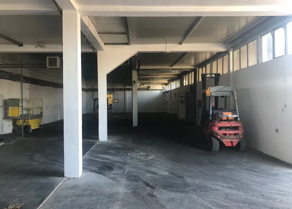 Izdavanje, poslovni prostor, 1300m², Krnjaca, Palilula Sve Podlokacije