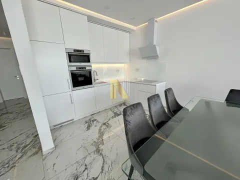 Izdavanje, kuća, 215m², Sremska Kamenica, Petrovaradin - image 33