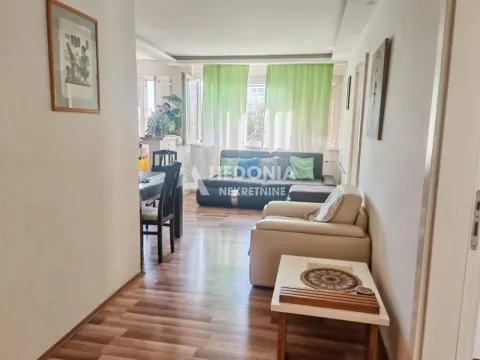 Dnevna soba sa garniturom i trpezarijskim delom. - image 6