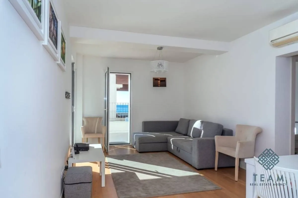 Rent, three bedroom apartment, 72m², Pržno, Budva