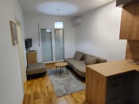 Izdavanje, dvosoban stan, 55m², Stari Aerodrom, Podgorica - image 4