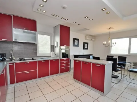 Prodaja, kuća, 350m², Tivat, Crna Gora - image 11